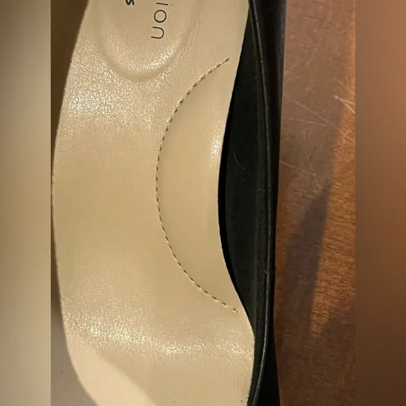 Clarks Ultimate Comfort heels/ pumps. Cushioned insole, arch support. Black. 9 - Picture 6 of 15